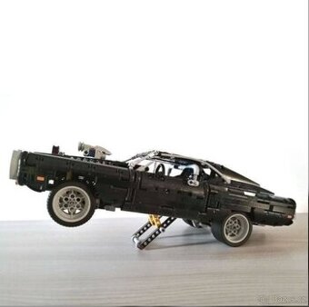 LEGO Technice Rychle a zběsile 1970 Dodge Charger