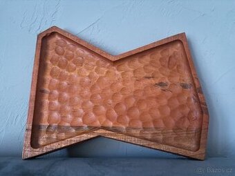 H&M home asymetrický tác z mangového dřeva