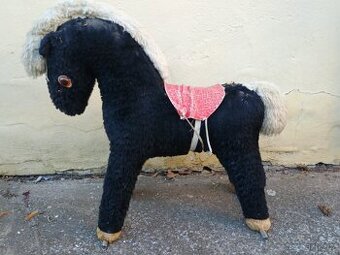 Retro houpací kůň