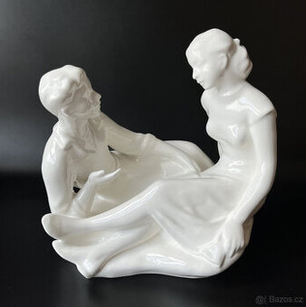 Velká soška, plastika Milenci V 20 cm, Keramo Znojmo