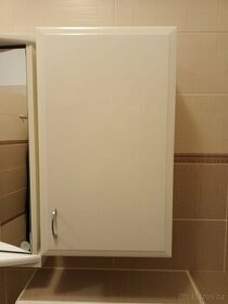 Horní koupelnová skříňka 58x35x20 cm