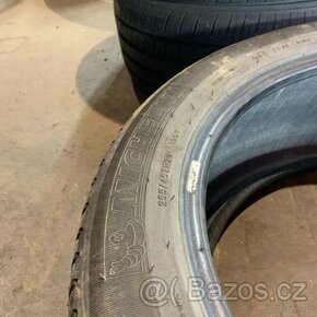 Letní pneu 255/45 R20 105Y Michelin  4,5mm