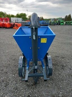 Jednořádkový sazeč brambor CZAGRO machinery vhodný i za malo