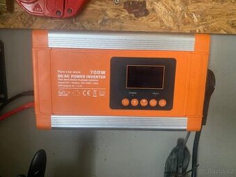 Měnič Napětí Carspa 700/1400w s D.o.