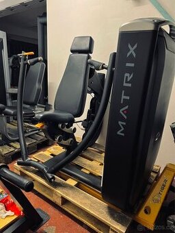 Ultra converging Chest press Matrix s El. Počitadlem