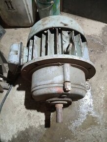 Motor z frézky FA3 4.4kw 1440ot - 1