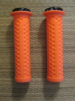 Nové mtb gripy ODI Vans V1.0 Lock-On Grips