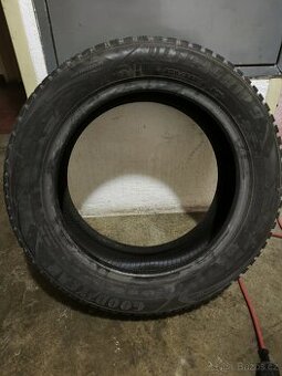 Zimní pneu Goodyear Ultragrip 9 205/55 R16