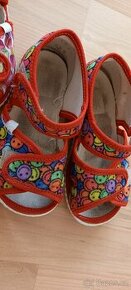 Dětské bačkůrky 17-18,5 cm.