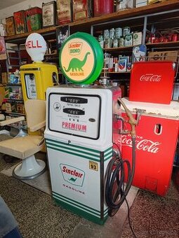 Starý americký čerpací stojan Wayne, USA, svítí, dekorace