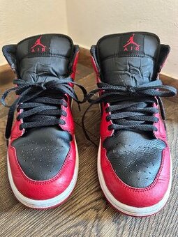 Kotníčkové tenisky Nike Sneakers Air Jordan 1 Mid