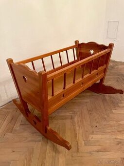 Dětská dřevěná kolébka