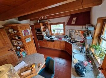 Velká kuchyně z masivu se spotřebiči, 5399