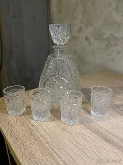 Křišťálová karafa