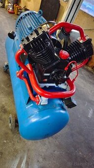Vzduchový kompresor ČKD V2 300l vzdušník 55 m3/h