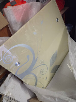 Kuchyňský stůl, sklěněná deska, kovový rám