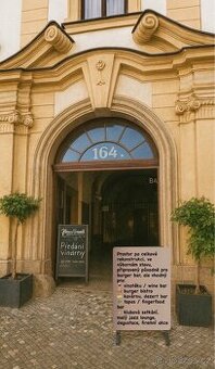 Srdce Hradce volá Přenechání stylové vinárny / baru - 1