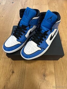 Nike Air Jordan 1 Mid SE "Signal Blue"