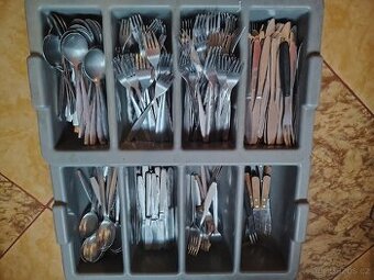 Příbory z restaurace