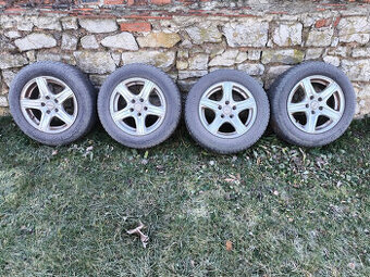 Pěkné zimní pneu na Al. diskách 5 X 110 z Opel Zafira.