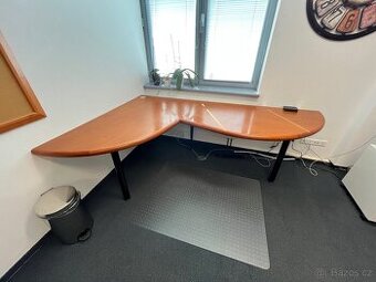 Kancelářský stůl