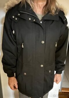 Krásný dámský kabát s kožešinou