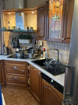 Kompletní kuchyně: Dubový masiv + spotřebiče