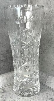 Retro krásná dobrušovaná váza ,20 cm výška.97 dkg váha