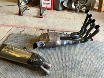 BMW S1000RR akrapovic HP titanium
