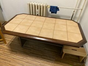 Prodám zachovalý obývací stůl