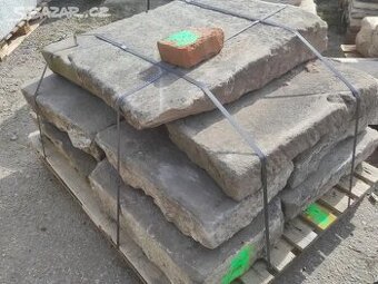 Stará kamenná dlažba, pískovcová dlažba, zápražáky