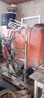 Postřikovač 600l