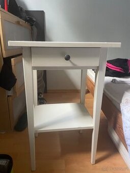 Noční stolek hemnes