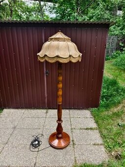 Starožitná velká stojací lampa z masivu