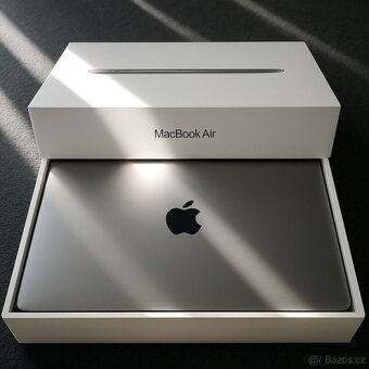 Macbook M1 chip 8 GB LPDDRx 256GB SSD v top stavu