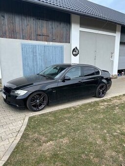 BMW E90 325i, 2005, manuál se short-shiftem, 220 000 km