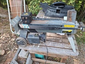 prodám štípačku dřeva 4 tuny