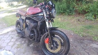 Podam Suzuki 600 cafereiser