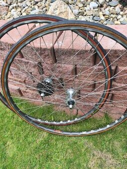 Zapletená kola náboje Shimano ráfky Wolber Aspin