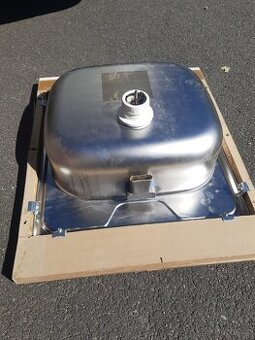 Nerezový kuchyňský dřez