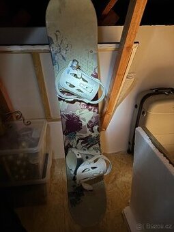 Dámský snowboard DUB s vázáním