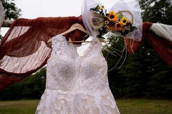 Svatební šaty vel. 44–46, šněrování, jako nové