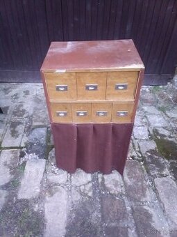 skrinka starozitna se supliky