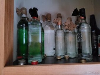 Domácí slivovice že švestek bez cukru