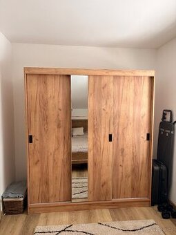 Šatní skříň se zrcadlem, barva divoký přírodní dub