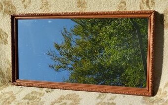 Zrcadlo v Drevenom ráme