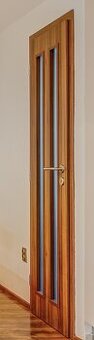 Interiérové dveře včetně obložkových zárubní, kování - Ořech