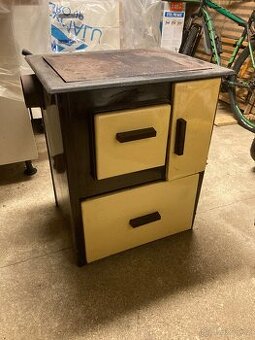 Sporáková kamna na tuhá paliva