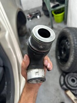 1.9 77kw Octavia 2 hadice turbo