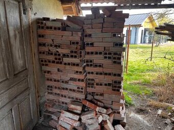 Staré tvárnice a cihly